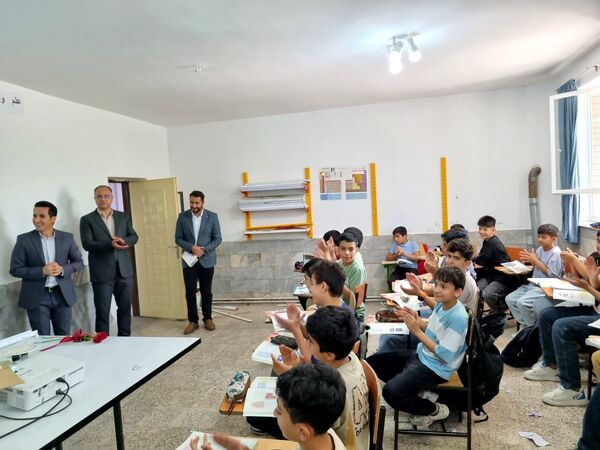 تقدیر از معلمان دبیرستان نمونه دولتی پژوهش آشخانه