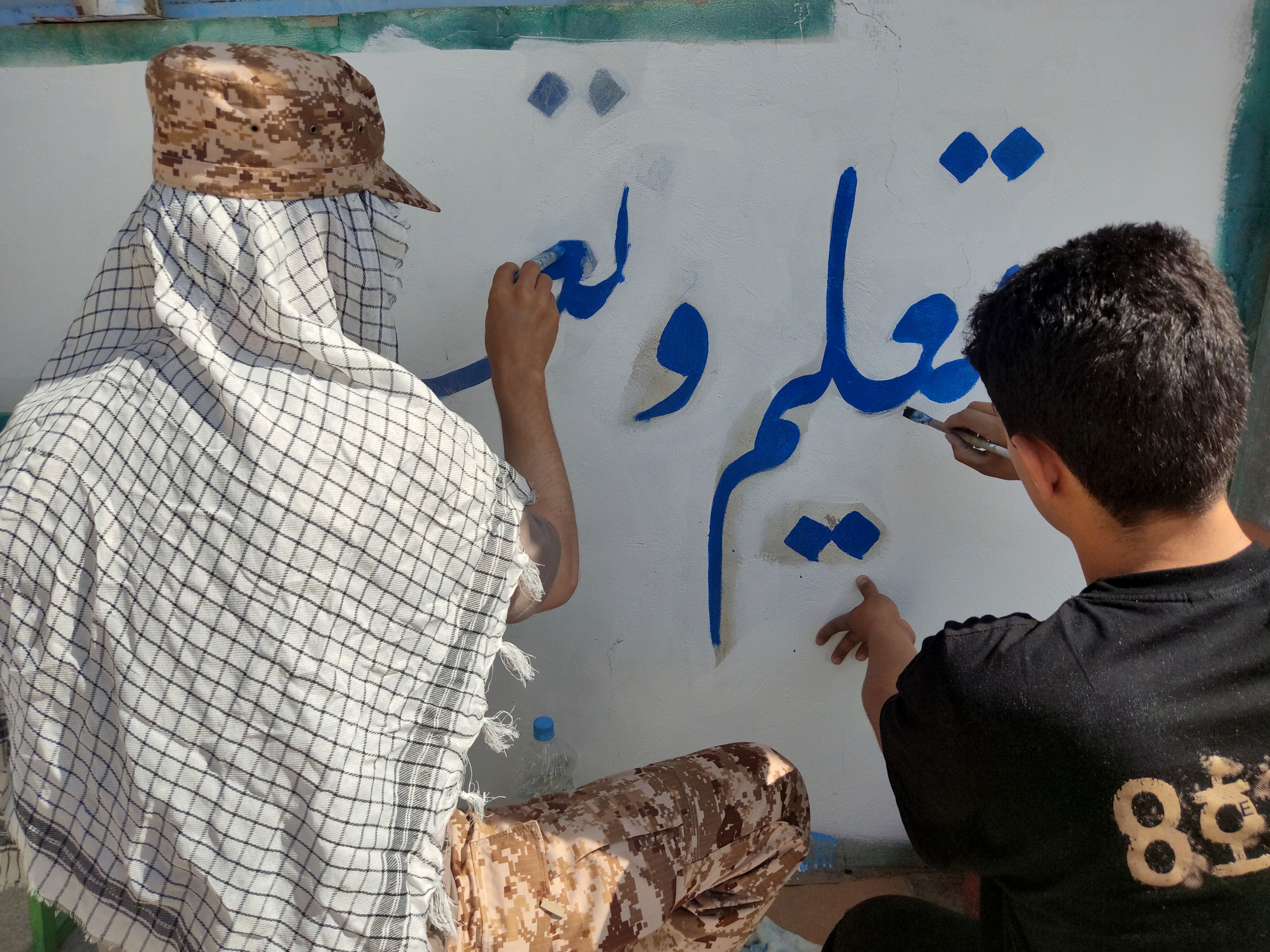 کار جهادی تیم شهید عباس محسنی کردستان برای شاداب‌سازی مدارس محروم لردگان