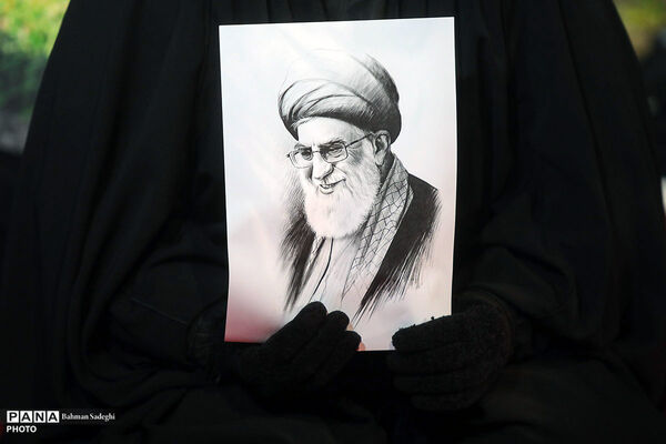 عزاداری شبانه مردم در سوگ رهبر شهید
