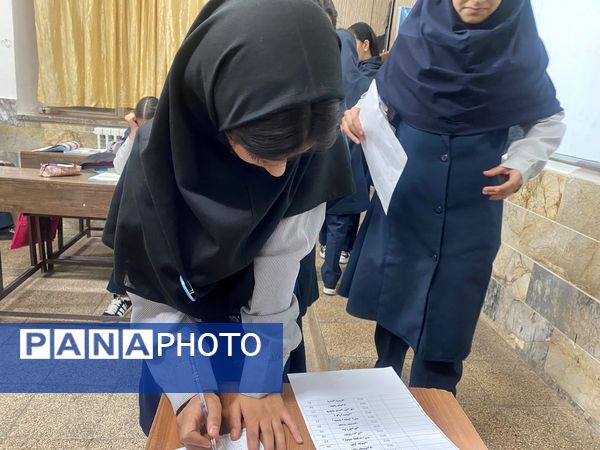 برگزاری انتخابات شورای دانش آموزی در دبیرستان مطهره ناحیه ۶