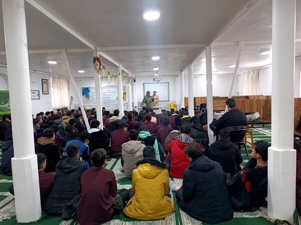 کلاس عملی  آمادگی دفاعی در دبیرستان نمونه آیت الله خامنه ای 