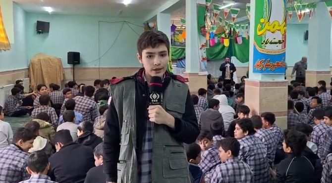 جشن و شادی دانش‌آموزان در دبیرستان شادیان قم