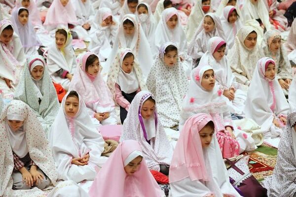 مراسم جشن تکلیف دختران دانش‌آموزی در گرماب