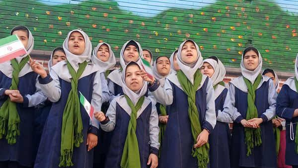 بزرگداشت روز ۲۲ بهمن  در دبستان میثاق 