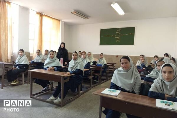 پاییز با بوی کتاب آغاز شد