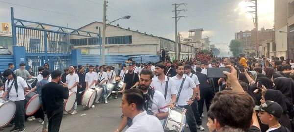 استقبال عزاداران حسینی از کاروان نمادین اسرای کربلا در قم