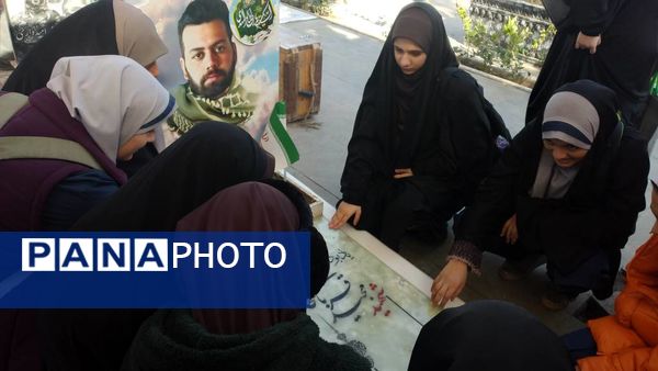 گرامیداشت یاد شهدا توسط دانش‌آموزان دبیرستان شهیده محبوبه دانش