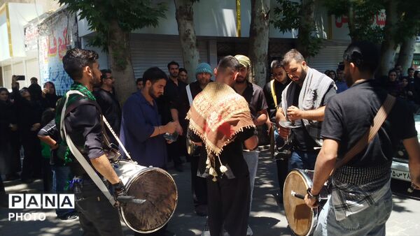 اولین ظهر عاشورا پس از شهادت رهبر امت