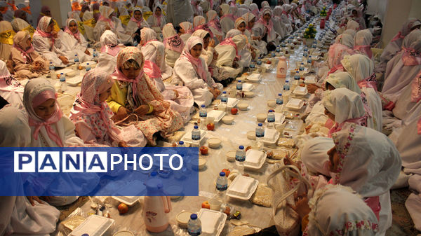 همایش 1100 نفری روزه اولی‌ها در حرم حضرت معصومه(س)