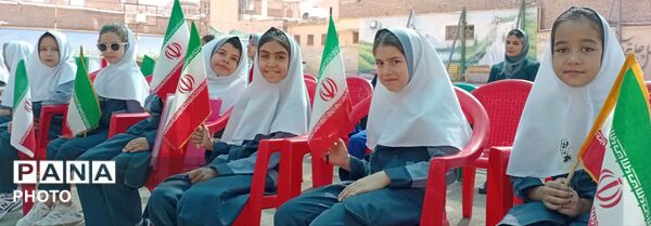 آیین طرح استانی «جشن شکوفه‌ها» که در دبستان دخترانه مهندس معصومی ناحیه ۴