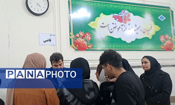  دیدار والدین با معلمان در دبیرستان ابوذر غفاری نیشابور