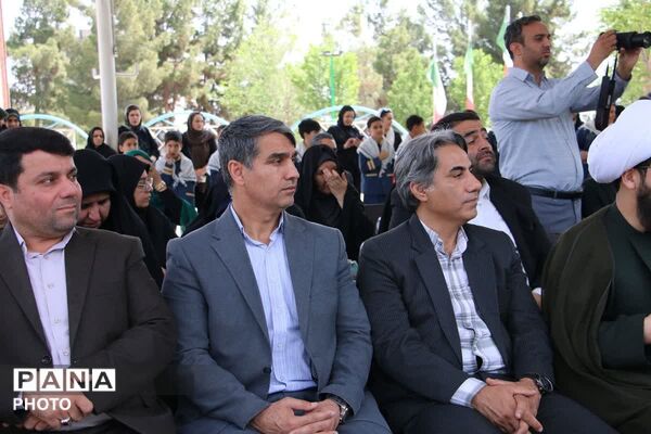 گرامی داشت مقام معلم و آئین گلباران مزار شهدای گمنام