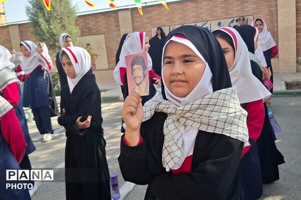 وداعِ پرشورِ دختران مدرسه مالک ملارد با شهید گمنامِ 