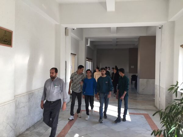 بازدید دانش آموزان دبیرستان نمونه آیت‌الله خامنه‌ای از دانشکده پزشکی دانشگاه فردوسی مشهد