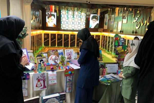 نمایشگاه کتاب دانش آموزی در ناحیه دو شهرری 