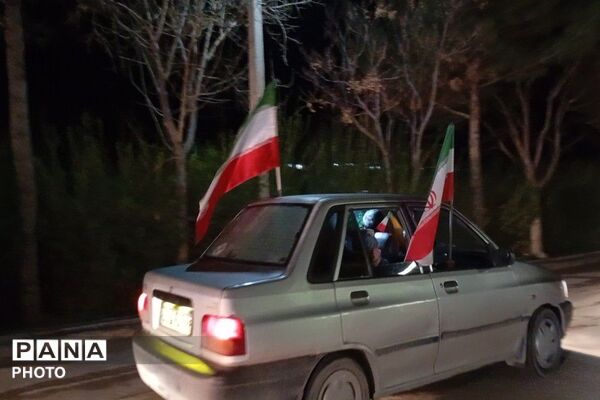 حضور پرشور مردم در کاروان خودرویی از بلوار حسینیه شهدا تا گلزار شهدای شهر بار