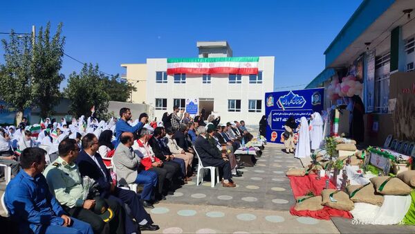 نواختن زنگ مهر در مدارس شهرستان خرم‌دره 