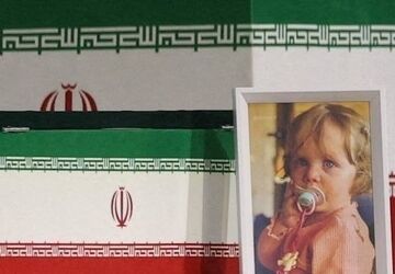 تابوت سادهٔ پدر بر دوش فرزندان