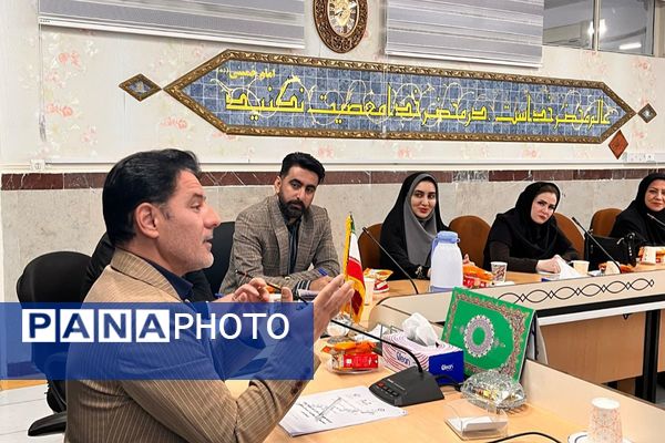 برگزاری جلسه طرح تقویت سلامت روان در دانش آموزان و اولیا مربیان با محوریت آموزش پیشگیری از آسیب های اجتماعی در شهرستان قدس