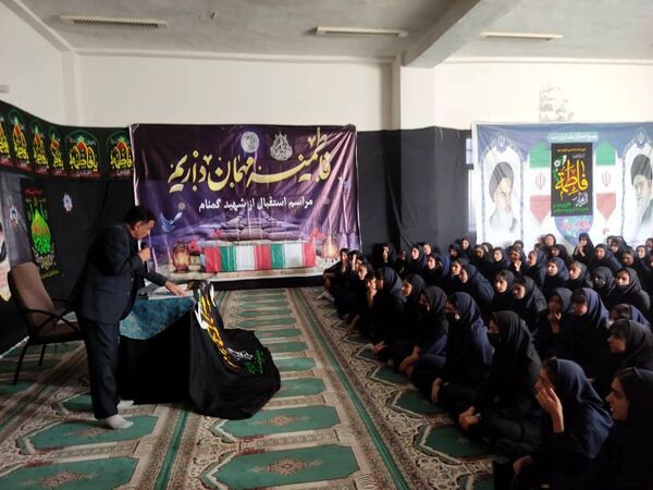 استقبال پرشور از شهید گمنام در هنرستان زهرای مرضیه بندرعباس
