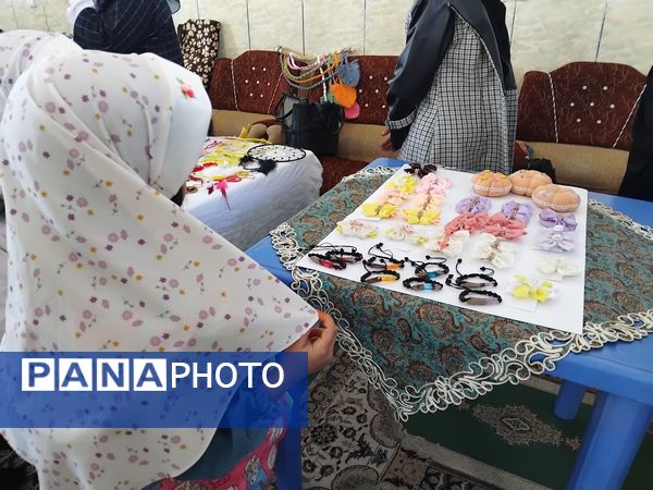بازارچه‌ هنرهای‌ دستی‌ با رنگ و بوی عید