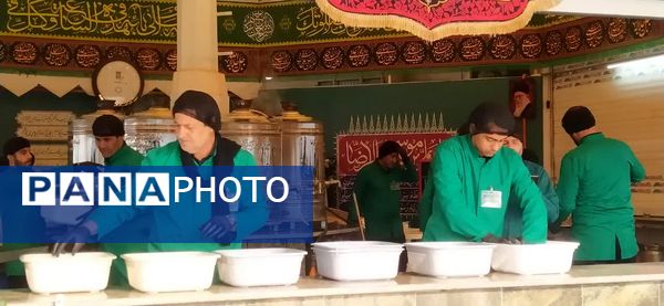 حضور خادمان اصفهانی در چایخانه امام رضا«ع» مشهد