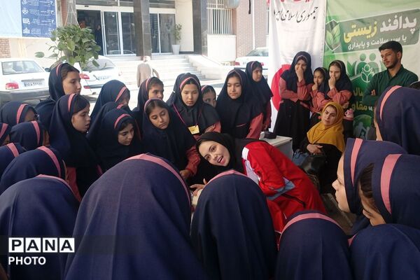 آموزش مهارت‌های پدافند غیرعامل به دانش‌آموزان آموزشگاه آیت‌الله هاشمی رفسنجانی قرچک