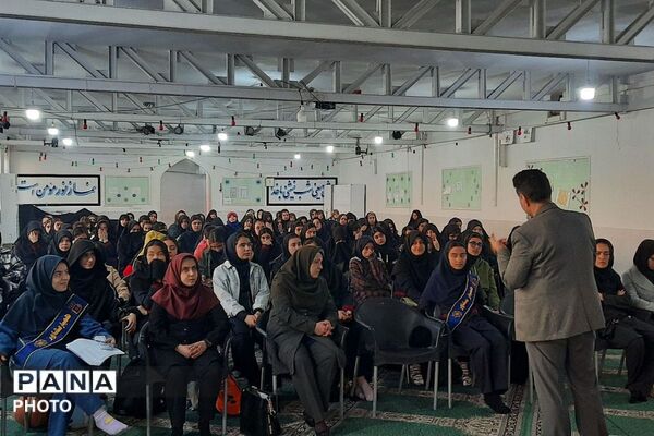  همایش‌های هدایت تحصیلی با محوریت معرفی هنرستان‌های فنی و کاردانش در ناحیه یک شهرری