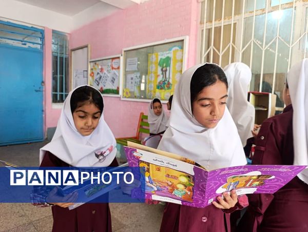 جشن کتاب و قصه‌گویی در دبستان شهید تنیده