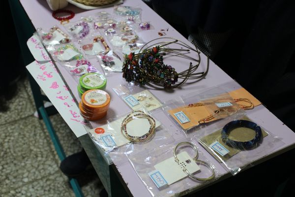 بازارچه دست‌سازه‌های دانش‌آموزی دبستان شهید بختیاری ناحیه 1 کرج