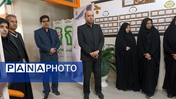 برگزاری نمایشگاه باقرآن تا آسمان در دبیرستان دخترانه امام حسین(ع)