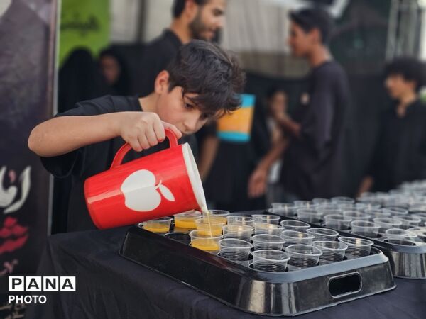 موکب سازمان دانش‌آموزی حاجی‌آباد؛ میعادگاهِ خدمت به جاماندگانِ اربعین