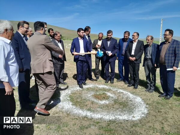 کلنگ‌زنی واحد سورت و بسته‌بندی گردوی تویسرکان با حضور مسئولان استانی و شهرستانی