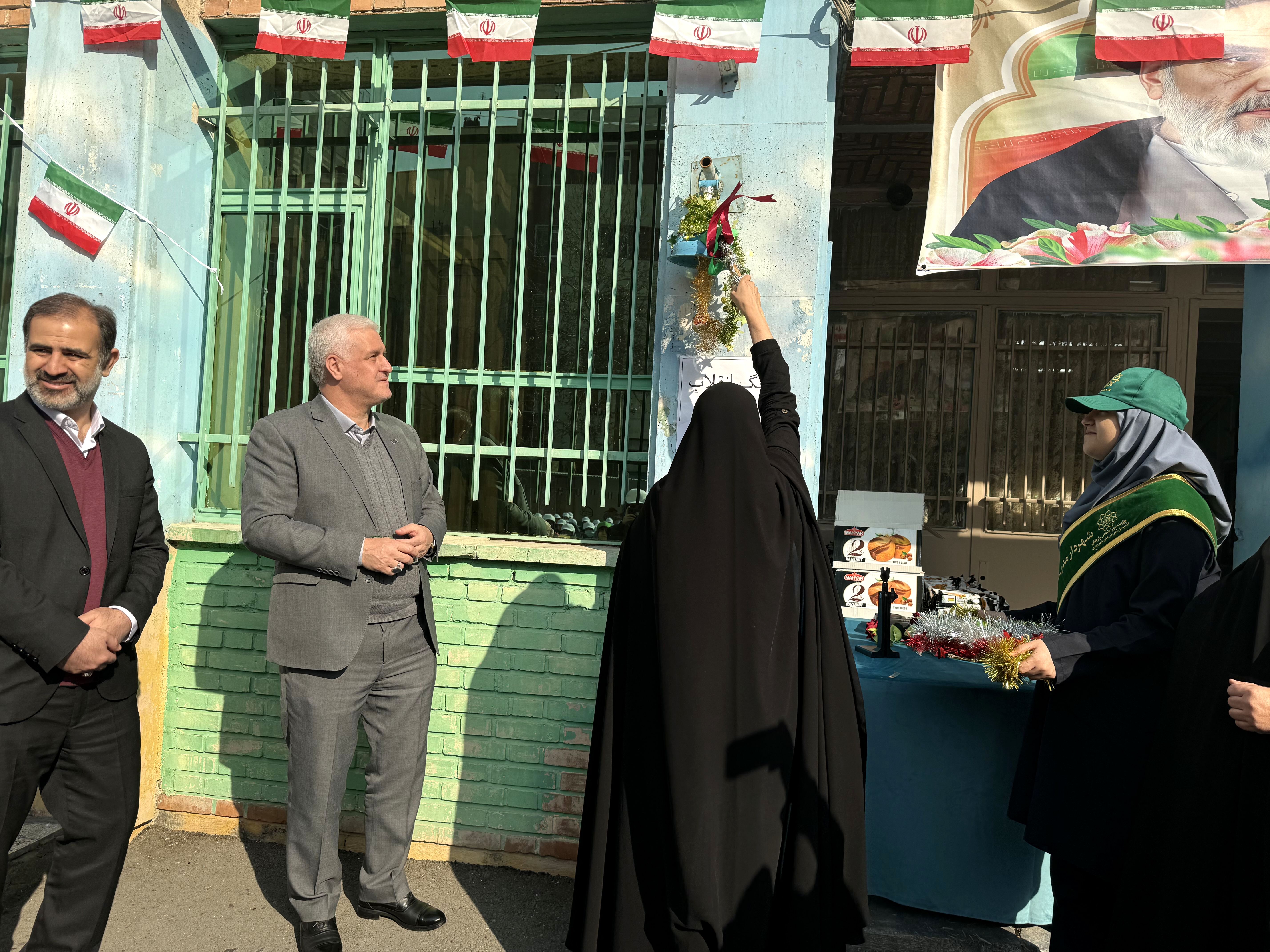 زنگ انقلاب در منطقه ۱۶