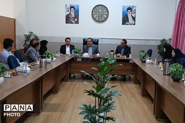 کاشت نهال به یاد شهدای میناب با شعار امنیت، سلامت با صیانت از محیط زیست در ناحیه دو شهرری 