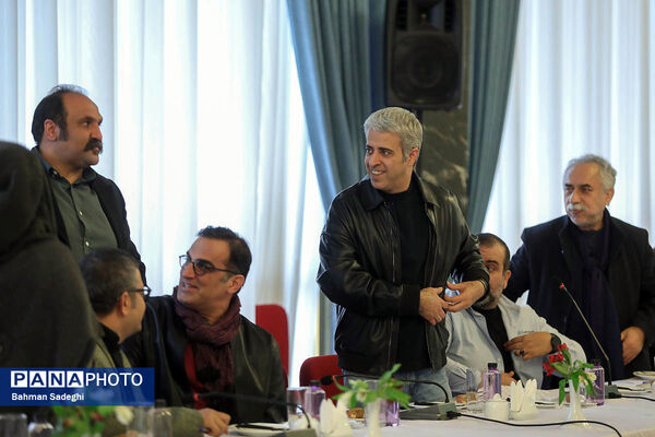 نشست معاون اول رئیس جمهور با جمعی از هنرمندان موسیقی، تئاتر و هنرهای تجسمی