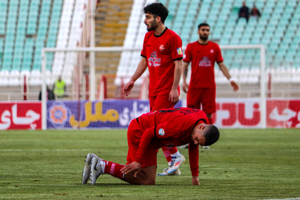 بازی جام حذفی تراکتور و  گل‌گهر سیرجان
