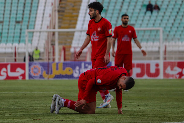 بازی جام حذفی تراکتور و  گل‌گهر سیرجان