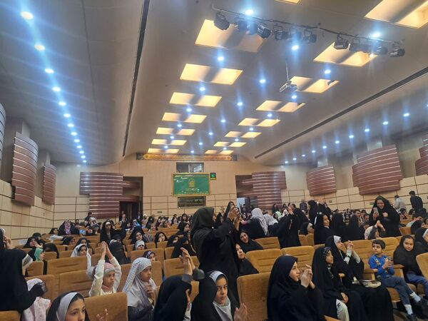 آیین تجلیل از منتخبین مسابقات قرآنی ناحیه ۶ مشهد