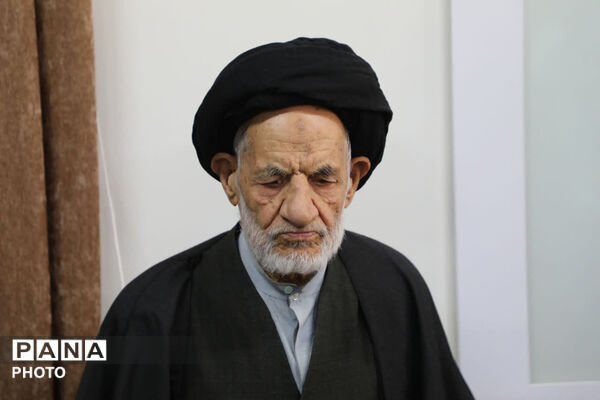 دیدار دانش آموزان بسیجی شهرستان بیرجند با نماینده ولی فقیه در استان