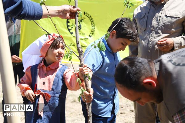 احداث باغ میوه به یاد شهید دانش‌آموز «ماکان نصیری»
