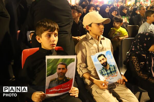 بازتاب حضور گسترده جامعه فرهنگی تبریز در سالگرد شهدای دفاع مقدس ۱۲روزه