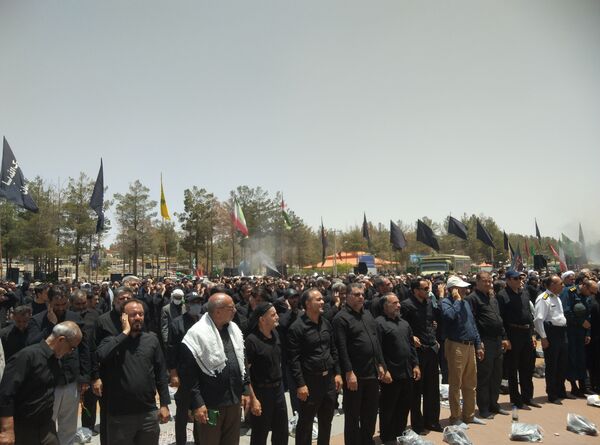 اقامه نماز ظهر عاشورا در قتلگاه بیرجند 