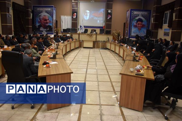 بررسی مسائل روز کشور با حضور کارشناس سیاسی و اساتید دانشگاه فرهنگیان استان چهارمحال و بختیاری