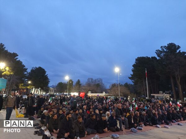  لحظه تحویل سال و تجدید بیعت با رهبر معظم انقلاب اسلامی 