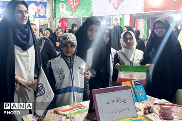 برپایی ایستگاه سلامت با حضور سفیران سلامت دانش‌آموزی ناحیه 2 شهرری در میدان نماز