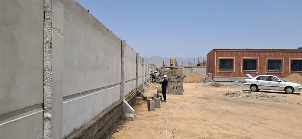 تلاش شبانه روزی برای تکمیل مدرسه جدید در روستای فدافن