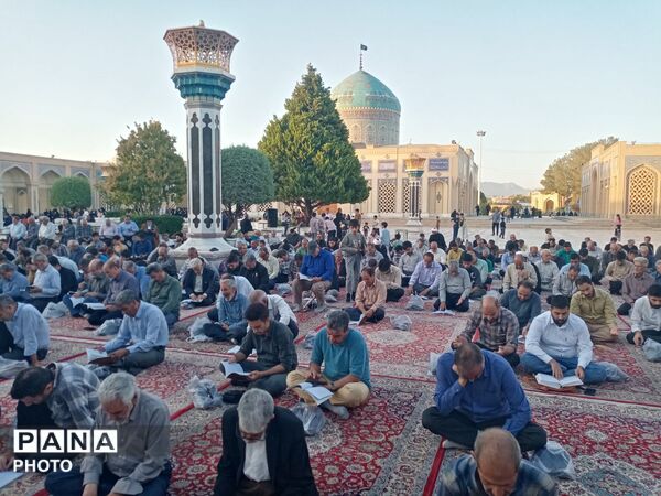 قرائت دعای عرفه در زیارتگاه شهید آیت الله مدرس