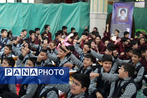 محفل انس با قرآن با حضور دانش‌آموزان سمنانی