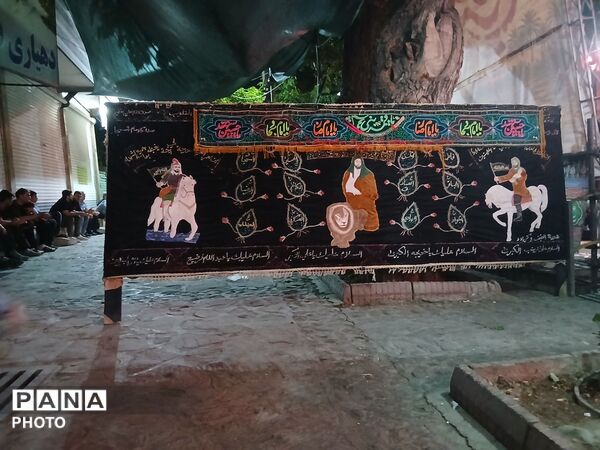 اجتماع شبانه مردم کرج  زیر پرچم اباعبدالله الحسین( ع)